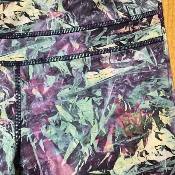 Lululemon capri tights workout pants multicolor size 6 - Picture 2 of 6